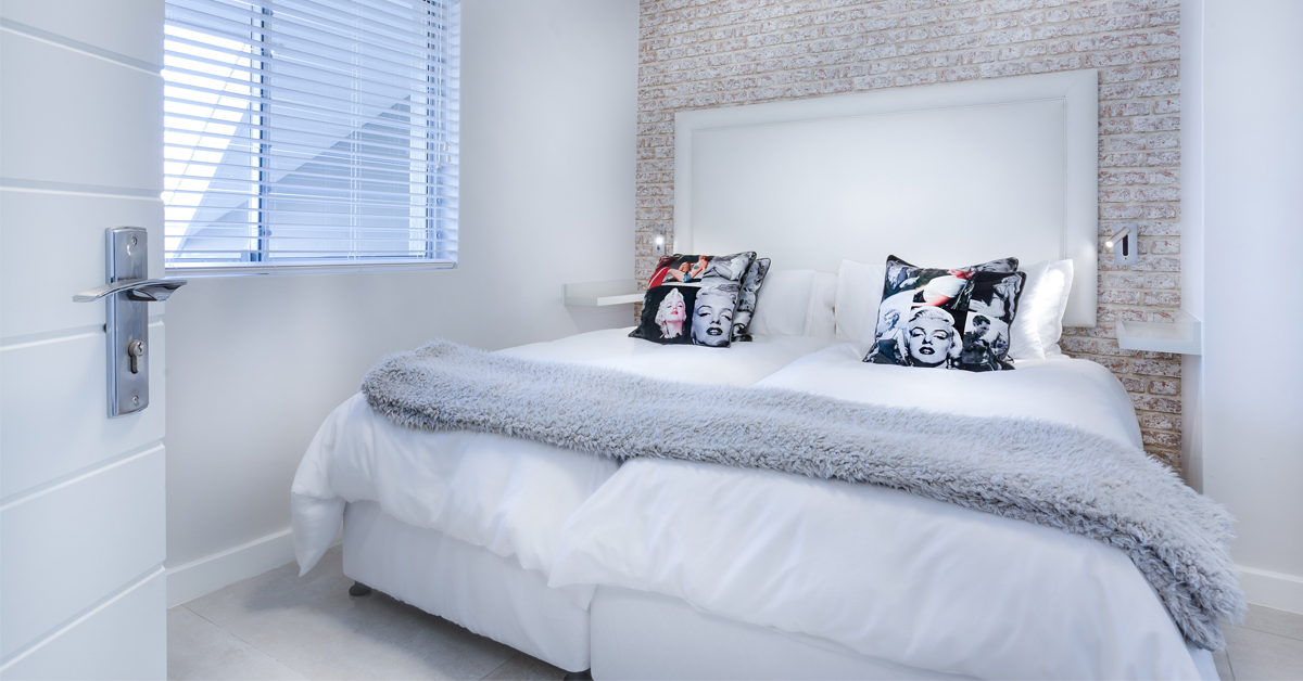 5 sfaturi secrete pentru amenajarea unui dormitor îngust